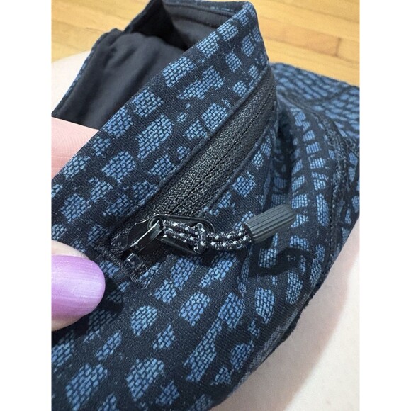 Lululemon Size 4 Pace Rival Crop Leggings 19" Printed Blue - Picture 5 of 7